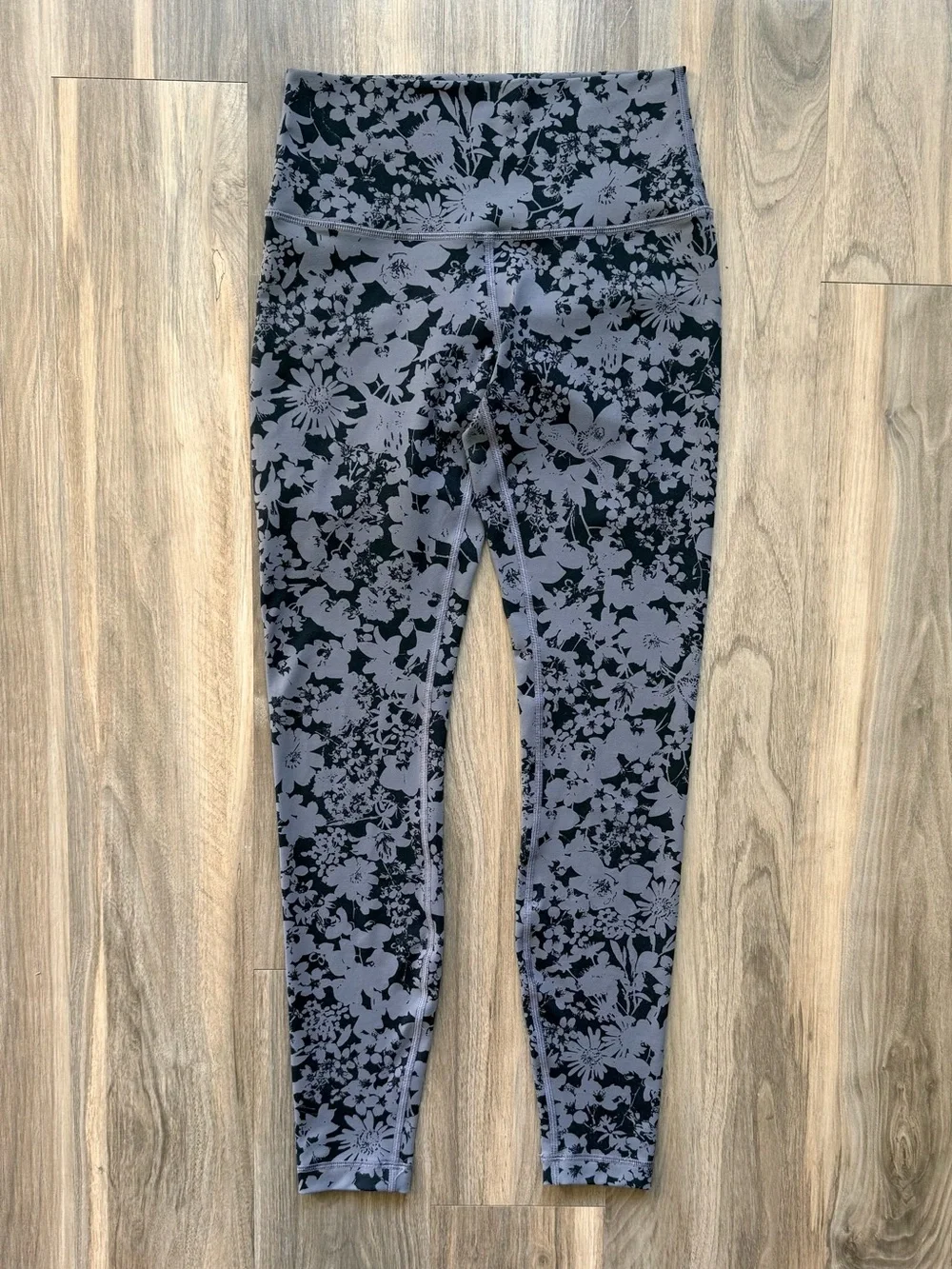 Lululemon Black & Gray Floral Leggings Size 8 - Picture 1 of 6